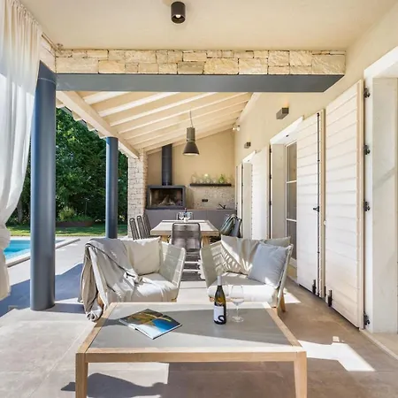 Tena Villa *